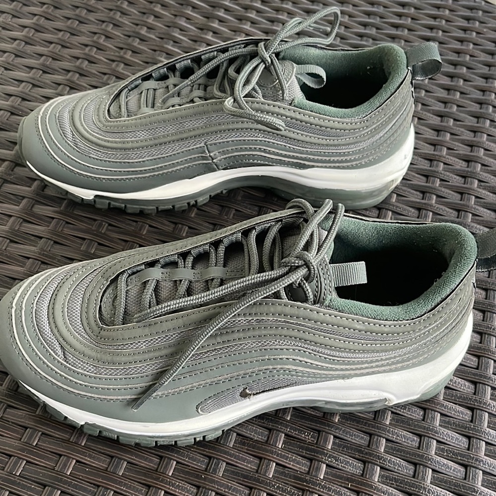 Nike Air Max shoes - Excellent condition!